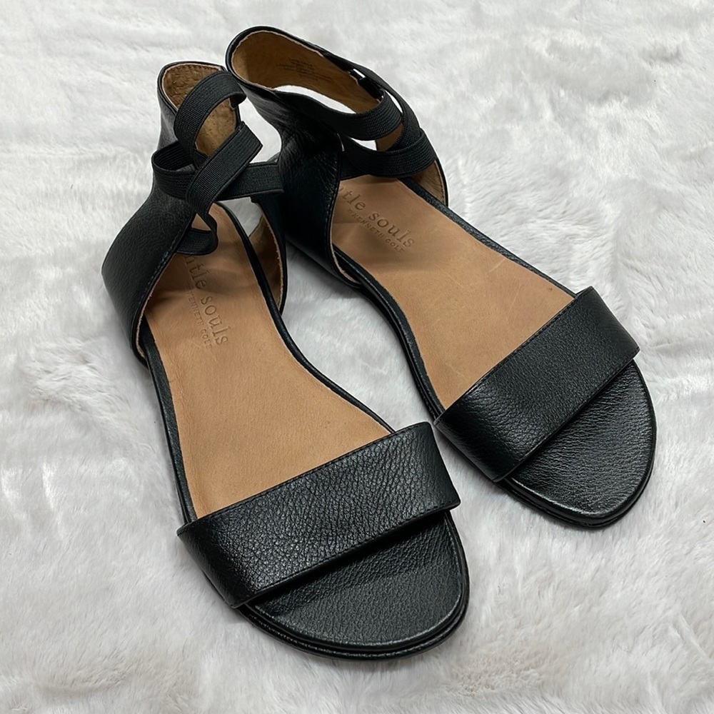 Kennth Cole Gentle Souls Lark May flat ankle strap sandals size 7 black